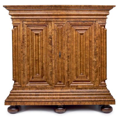 Frankfurter Nasenschrank Frankfurter Nasenschrank, süddt. um 1750